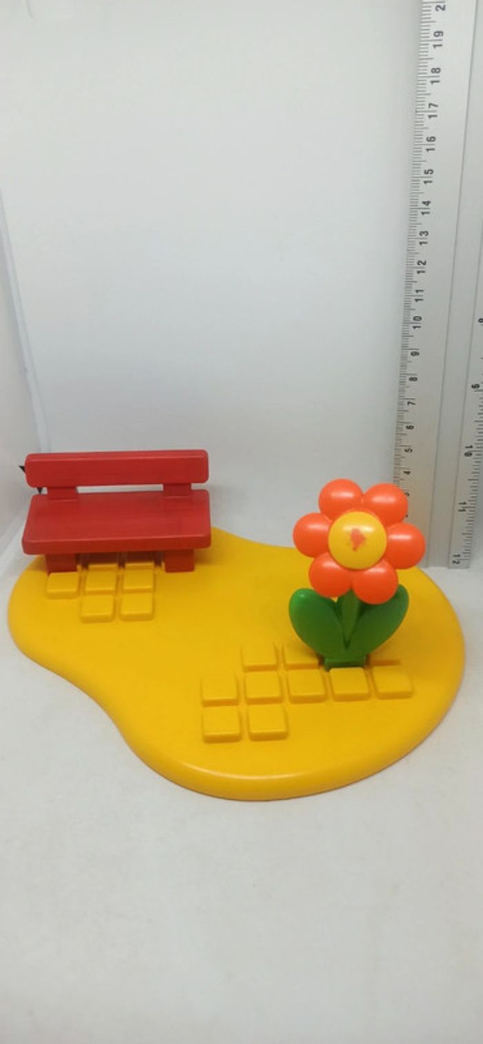 Décor paysage avec banc et fleur playmobil 123