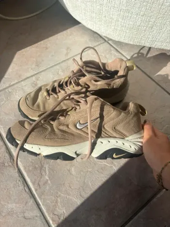 nike beige vintage taille 43