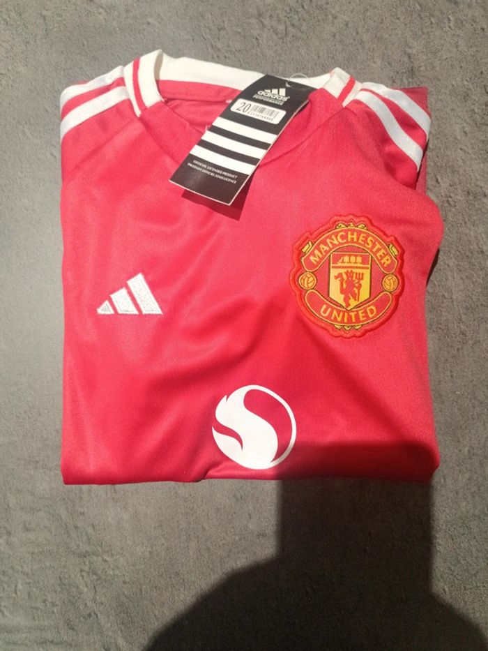 Tenue foot Manchester United rouge. T.20 - photo numéro 4