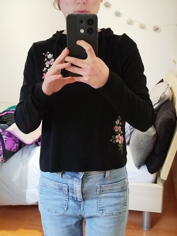 Sweat à capuche noir fleuri taille XS
