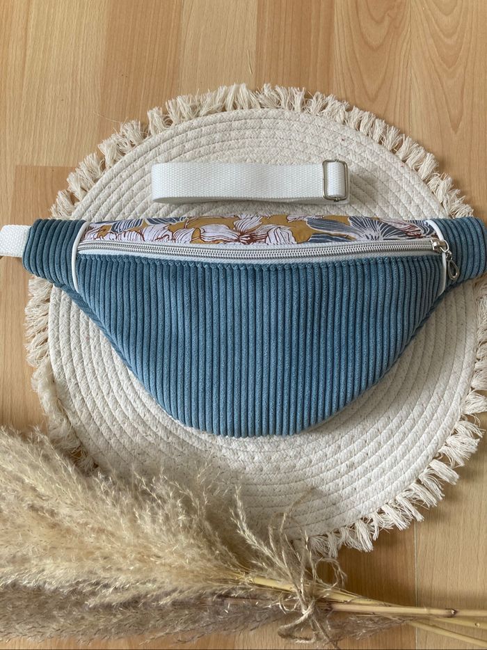 Sacoche banane couleur bleu