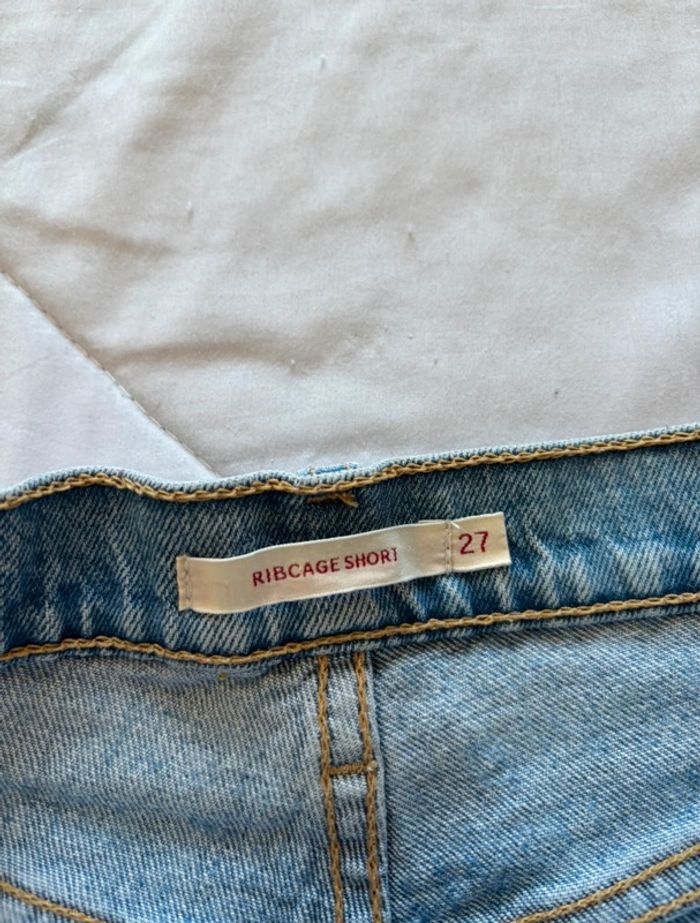 Short Levi’s Ribcage mini court W27 taille haute 36/38 S/M effet frangé imprimé logo bleu clair - photo numéro 5