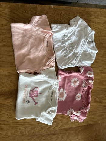 Lot 4 bodies manches courtes