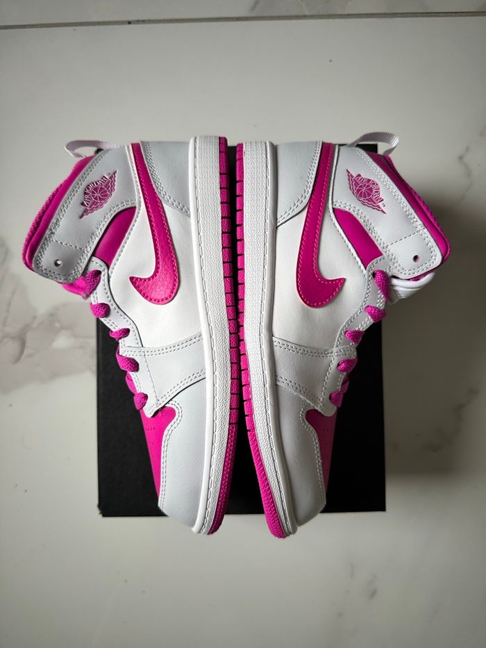 Nike Air Jordan 1 Taille 35 neuf - photo numéro 3