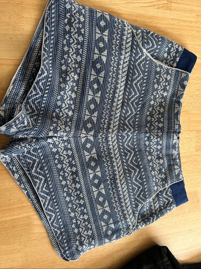 À vendre 4 petits shorts en parfait état  taille 36 - photo numéro 4
