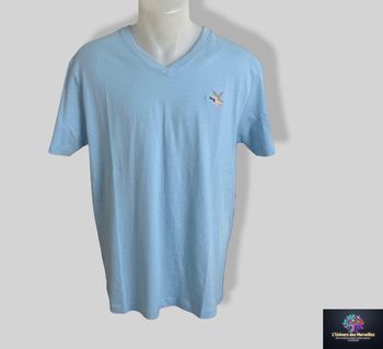 Tee-shirt col V bleu ciel chevignon taille M 