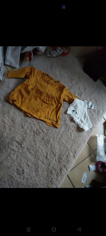 Haut avec ensemble a mettre au coup 6/9 mois