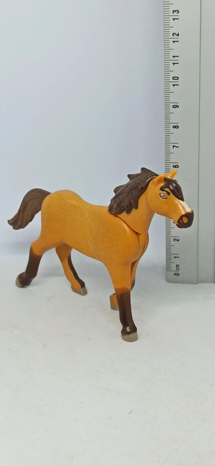 Cheval marron et fond de l'œil marron et blanc playmobil