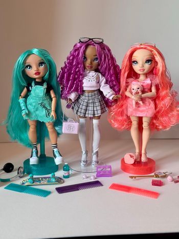 New friends Rainbow High