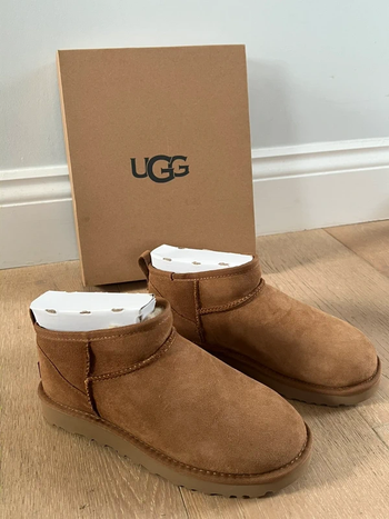 Neuf - UGG ultra mini classique 41
