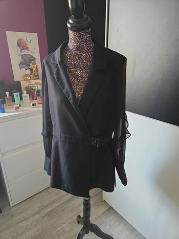 Magnifique Blazer Noir Edition Limitee en Taille 38 de chez Signature
