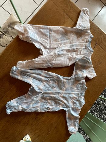 Lot 2 pyjamas