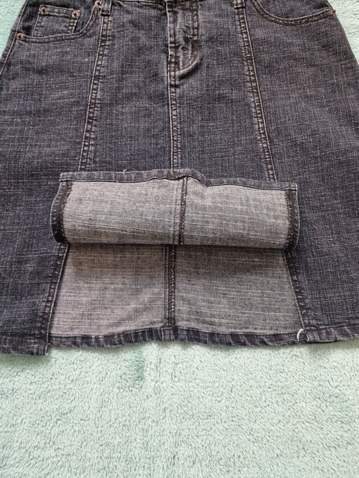 Très jolie jupe jean fendue taille 40 - photo numéro 2