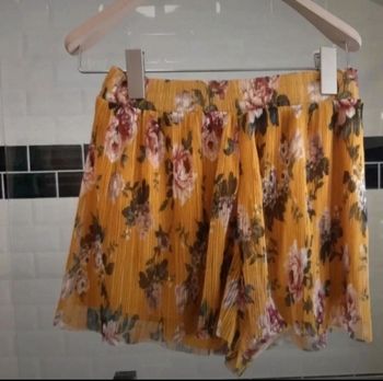 Short plissé fille  neuf Amisu