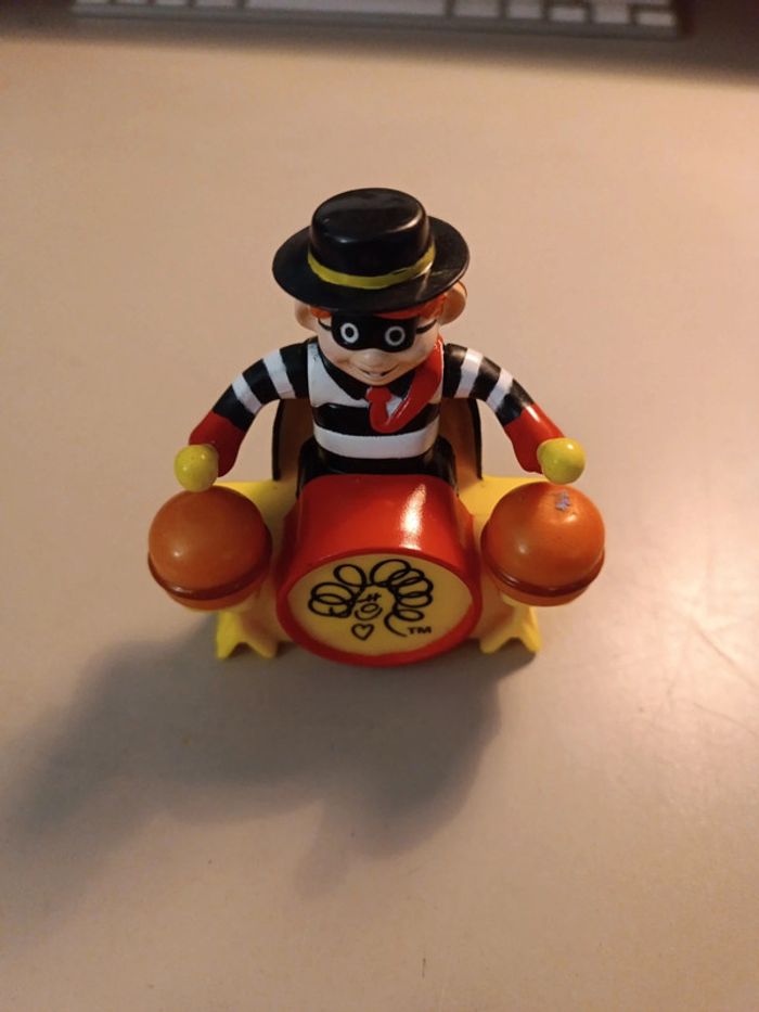 1 figurine hamburglar RARE McDonald's 1993. Hamburglar fait de la batterie sur des hamburgers - photo numéro 8