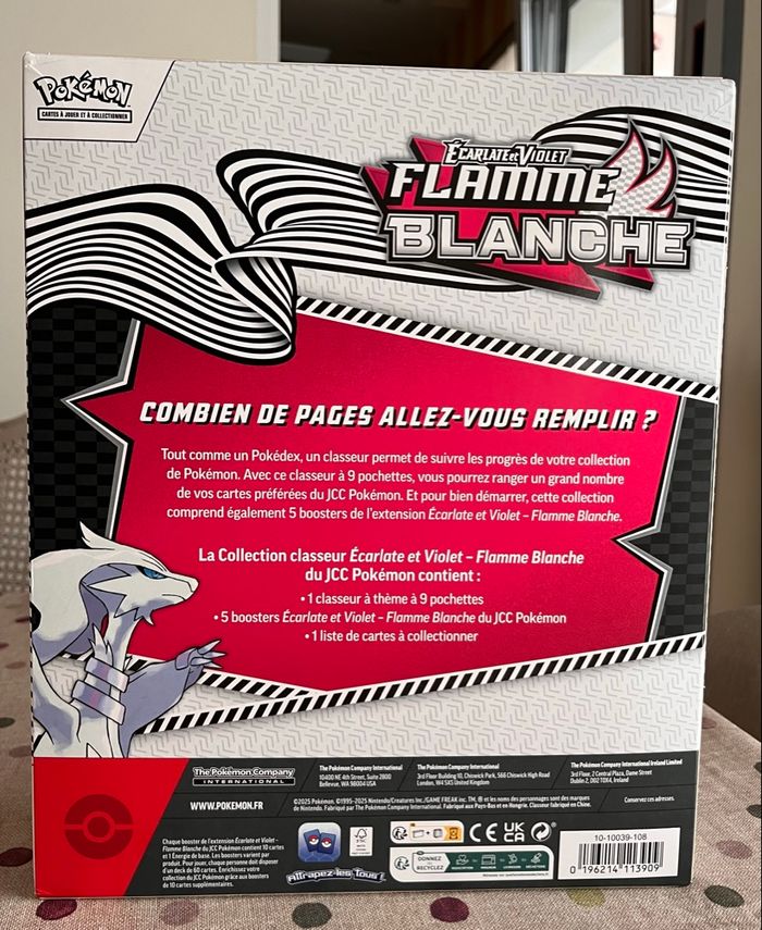 Coffret Collection Classeur Flamme Blanche EV 10.5 Pokémon - photo numéro 2