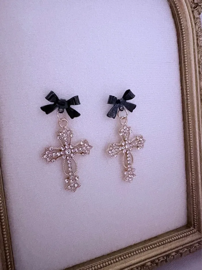 Boucles d’oreilles pendantes avec croix Witch - photo numéro 2