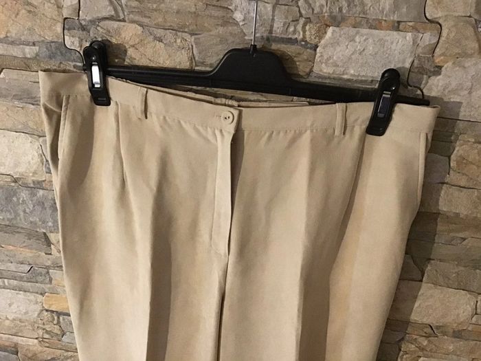 Très beau pantalon beige tissu effet velours daim taille 44 - photo numéro 5