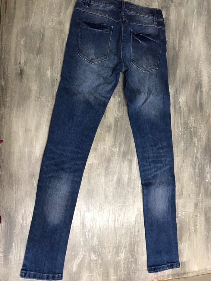 Jeans bleu à trous - photo numéro 3