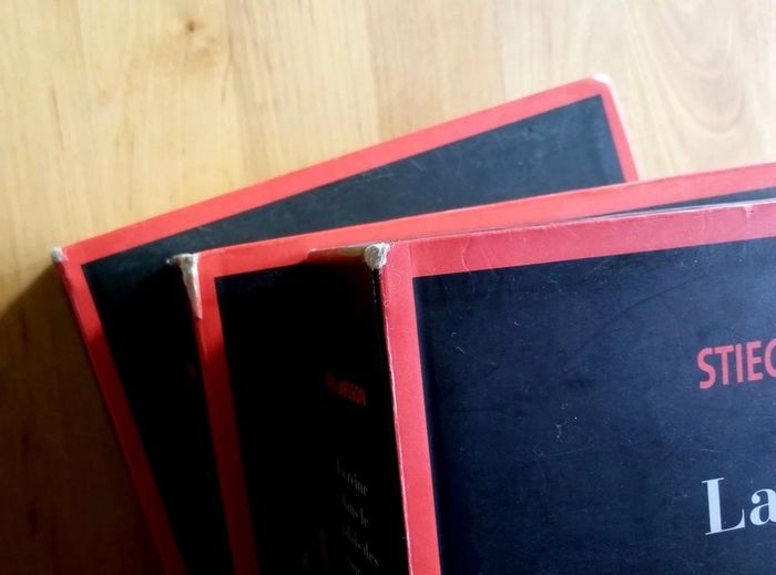 3 livres trilogie Millénium - photo numéro 3
