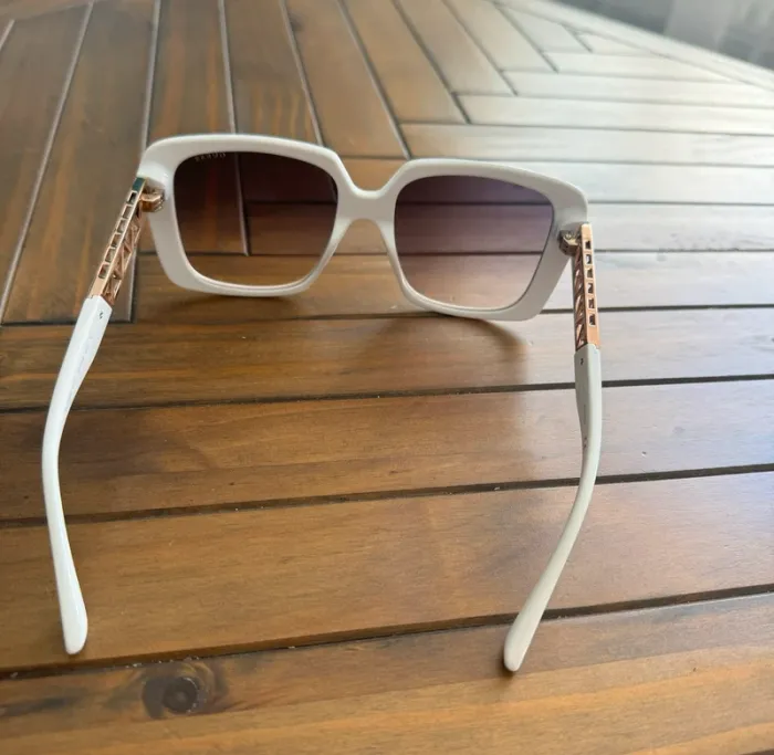 Superbes lunettes de soleil - photo numéro 4