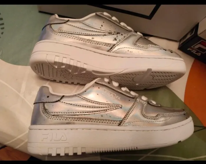 Paide de baskets sneakers femme marque Fila pointure 38 - photo numéro 5