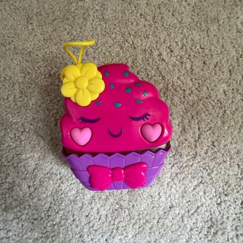 Polly Pocket cupcake