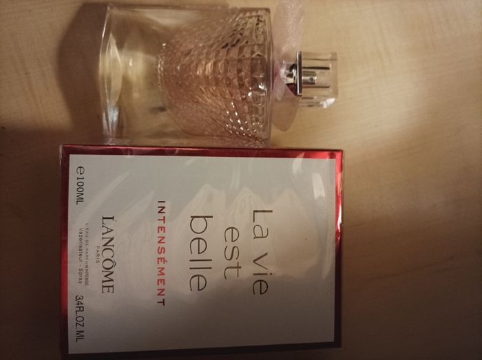 Parfum femme la vie est belle intensément