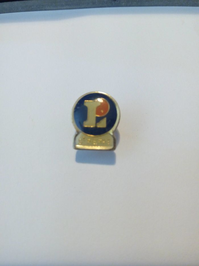 Faby27800 Pin's Leclerc St Pierre