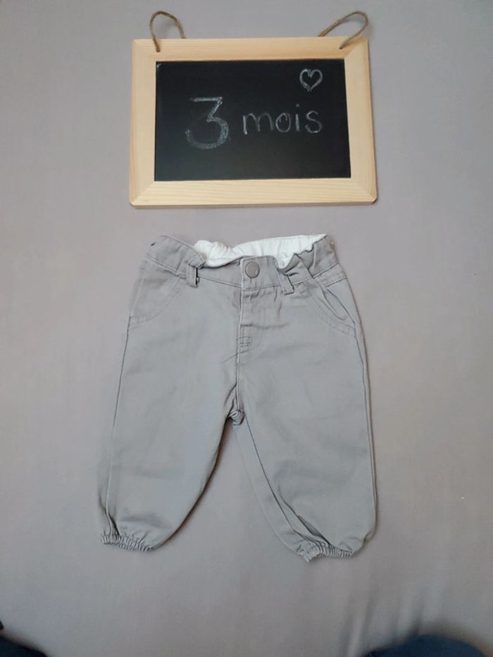 Pantalon gris Disney Mickey trois mois