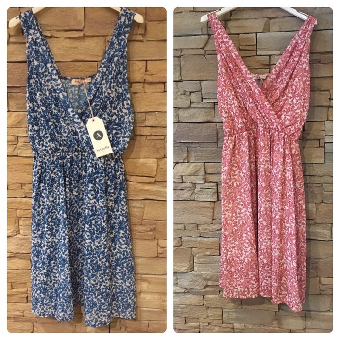 Jolie robe 42-44 en bleu ou corail