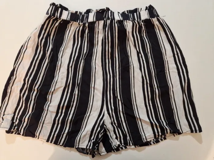Short fluide à rayures noir et blanc taille M - photo numéro 2