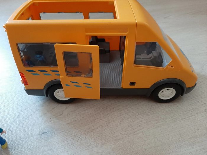 Bus et personnages Playmobil - photo numéro 2