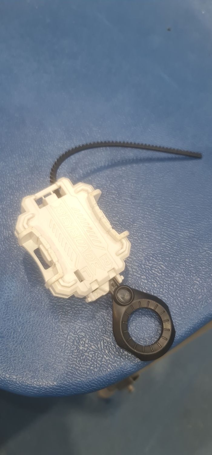 Lanceur toupie beyblade