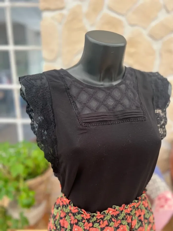 Ensemble tenue XS S 34 36 cerise blue Naf Naf jupe en voilage t-shirt débardeur noir fleurs dentelle - photo numéro 2