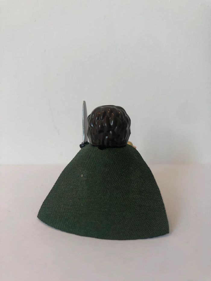Figurine type lego Frodon avec l’anneau de pouvoir. le seigneur des anneaux - photo numéro 3