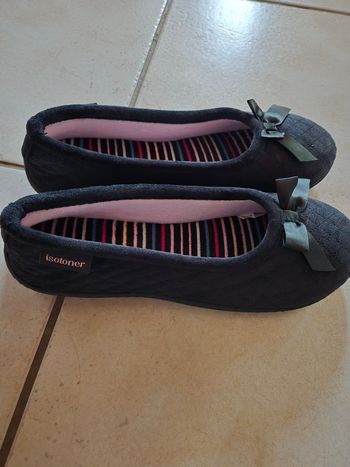 Pantoufle ISOTONER taille 40