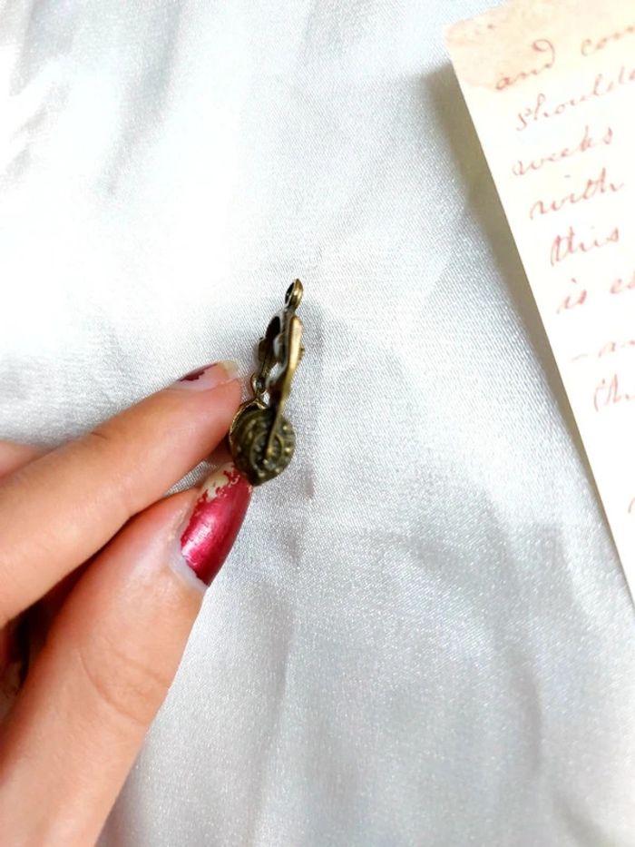 Magnifique pendentif casque audio geek couleur bronze style alternatif - photo numéro 4