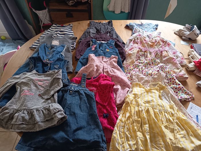 Gros lot de vêtements fille 18 mois - photo numéro 5