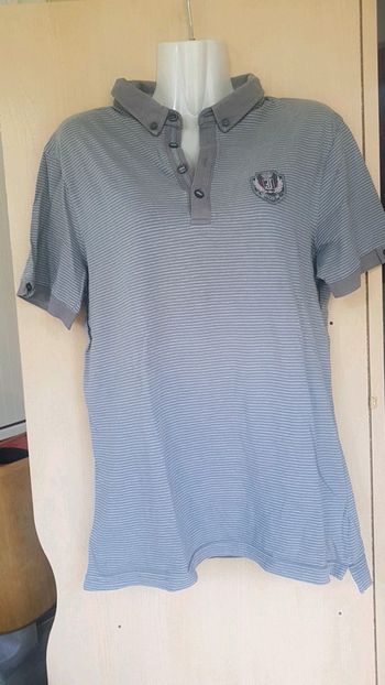 Polo gris rayé
