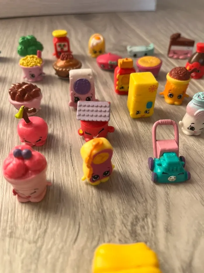 Lot de shopking 40 figurines - photo numéro 3