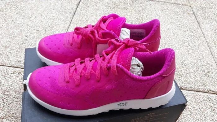 Converse taille 37 toute neuve - photo numéro 2