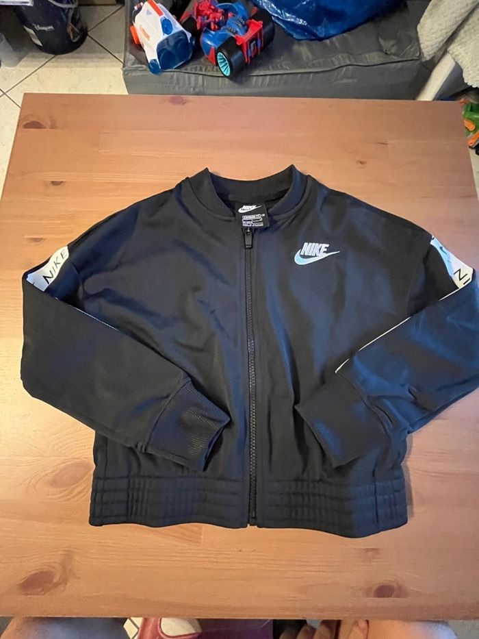 NEUF!!!! (non portés) 🥰😍🤩SUPERBE survêtement MIXTE 8 ans NIKE (prix ferme)⚘️⚘️🤩🤩 - photo numéro 2