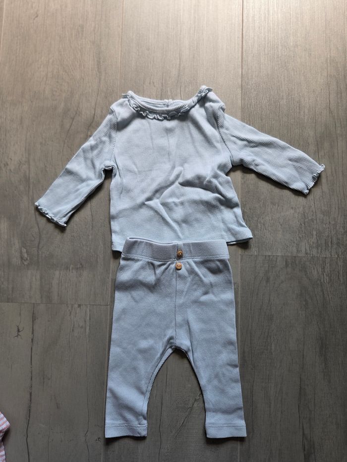 2 ensembles, 2 maillots ML, 1 leeging, 1 gilet - photo numéro 2