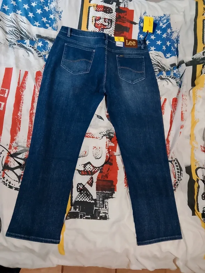 Jean LEE neuf baggy taille 40 mais 44 taille UE - photo numéro 2