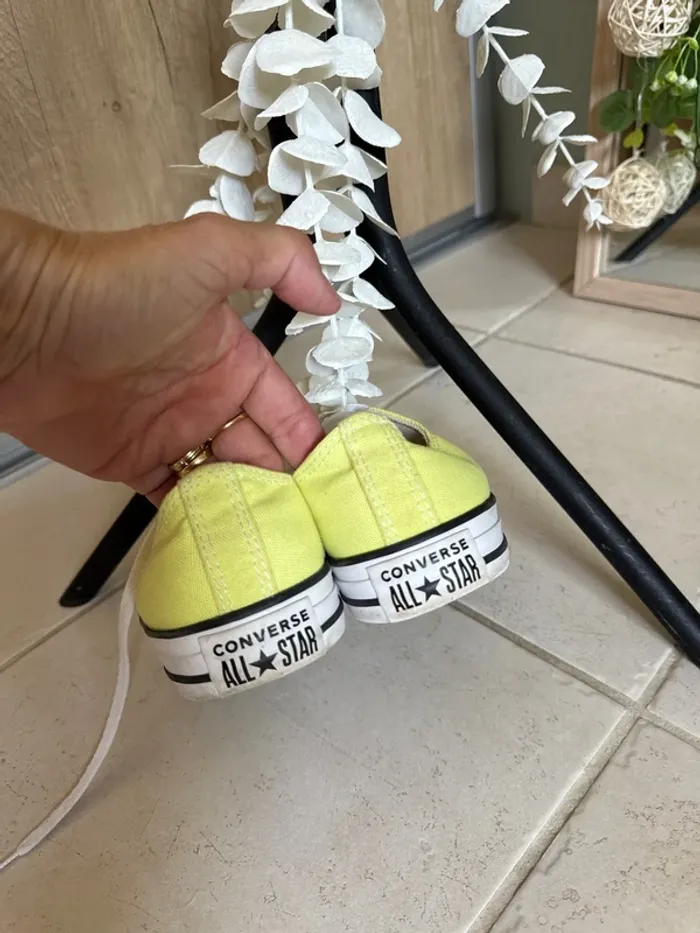 Très jolies baskets basses jaune vif femme 38 - photo numéro 2