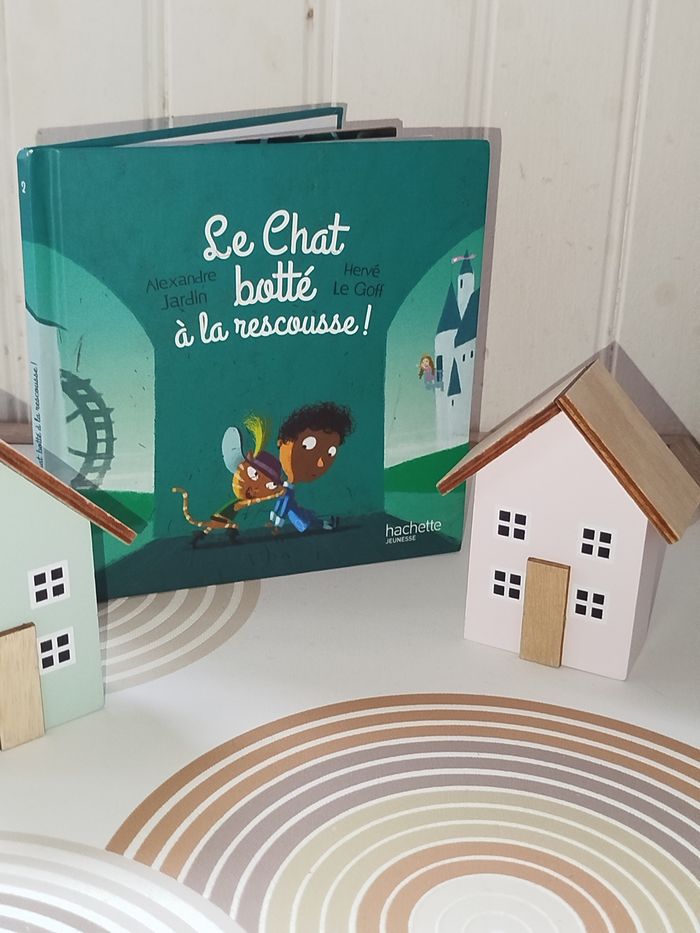 📚 Hachette Jeunesse Le Chat Botté à la rescousse NEUF
