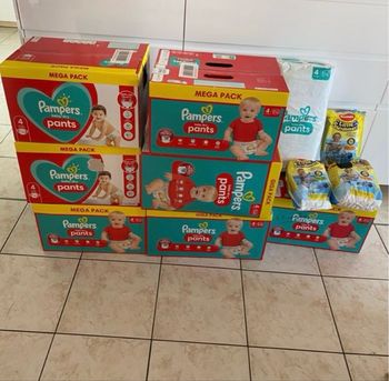 Gros lot Couches pampers et autres neuf