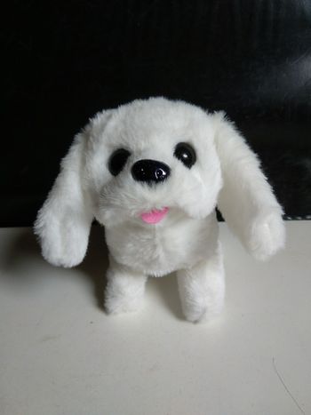 Jouet petit chien qui aboie et marche