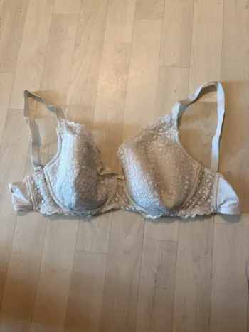 Soutien gorge blanc dentelle ampliforme 105d Kiabi très bon état
